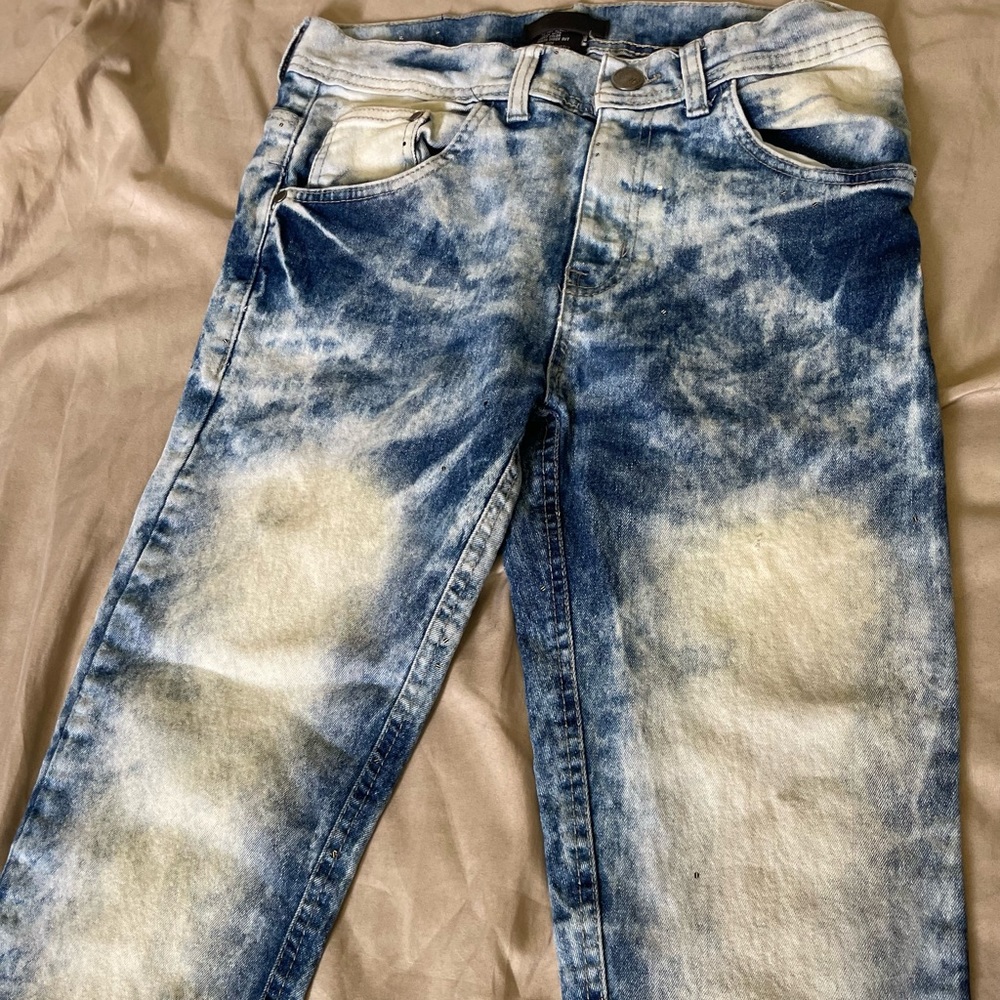 Blue washed, tie-dye effect